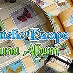 Známky s motívmi motýľov zväčšené lupou na pozadí otvoreného albumu
