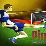 Futbalista v modro-bielom drese kope loptu smerom do bránky na zelenom ihrisku s nápisom Pinball Football