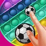 Farebný pop-it fidget s futbalovými loptami a rukou dotýkajúcou sa povrchu