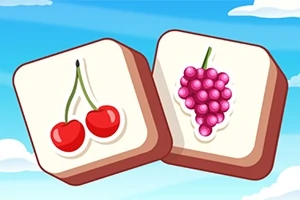 Dve hracie kocky s ovocnými ilustráciami čerešní a hrozna na modrom pozadí s oblakmi