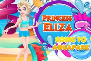 Blondína v modrých plavkách stojí pri pestrofarebnej šmýkačke s nápismi „Princess Eliza“ a „Going to Aquapark“