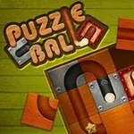 Puzzle s farebnými drevenými a kovovými dielikmi tvoriacimi cestu pre guľu