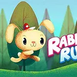 Rozkošný králiček skáče na lúke pred veľkými stromami s farebným nápisom Rabbit Run