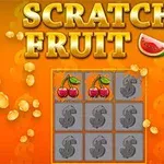 Nápis Scratch Fruit so symbolmi ovocia a hernými políčkami na oranžovom pozadí s padajúcimi zlatými mincami