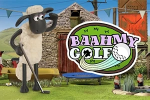 Ovečka s golfovou palicou na dvore s vidieckym domčekom a logom Baahmy Golf
