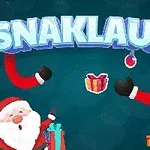 Santa Claus s darčekmi, vianočným stromčekom a veľkým názvom SNAKLAUS na modrom pozadí