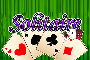 Nápis Solitaire na zelenom pozadí s veľkými pokerovými kartami srdcovej, pikovej, trefovej a károvej farby