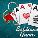 Tri hracie karty rôznych farieb s nápisom Solitaire Game na modrom pozadí