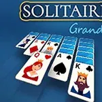 Hracie karty rozložené na modrom pozadí s nápisom Solitaire Grande
