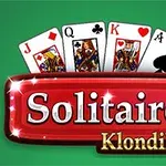 Karty so symbolmi J, Q, K, A nad červeným nápisom Solitaire Klondike na zelenom pozadí