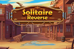 Drevená tabuľa s nápisom Solitaire Reverse v prostredí westernového mestečka