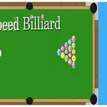 Biliardový stôl s nápisom Speed Billiard a rozloženými farebnými guľami v tvare trojuholníka