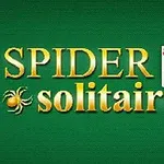 Nápis Spider Solitaire so zlatým písmom, pavúkom a tromi hracími kartami na zelenom pozadí