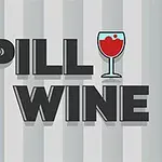 Text SPILL WINE s pohárom vína namiesto písmena I na pásikavom pozadí