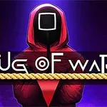 Postava v červenej maske a kapucni drží lano na tmavom pozadí s textom Tug of War