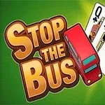 Nápis Stop the Bus s obrázkom červeného autobusu a tromi hracími kartami (Q, K, A) na zelenom pozadí