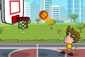 Chlapec v žltom tričku hádže basketbalovú loptu smerom k obruči na ihrisku s mestom v pozadí