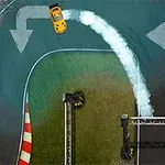 Žlté auto driftuje v ostrých zákrutách na závodnej trati so smerovými šípkami a dymovou stopou