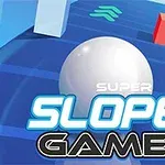 Biela guľa sa kotúľa po šikmej modrej ploche s prekážkami a nápisom Super Slope Game