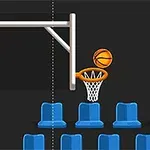 Basketbalová lopta padajúca do koša pred radom modrých sedadiel