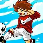 Kreslená postava s hnedými vlasmi v červenom futbalovom drese kope do lopty na modrom pozadí s oblakmi