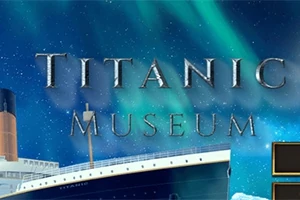 Nadpis Titanic Museum na pozadí nočnej oblohy s loďou Titanic