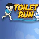 Muž v modrom tričku drží nohu a vedľa neho je toaleta s nápisom Toilet Run na modrom pozadí