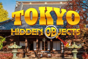 Tradičný japonský chrám s drevenou architektúrou a šikmou strechou na pozadí oblohy