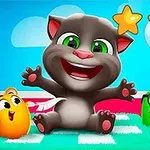 Šedá kreslená mačka s veľkými zelenými očami sedí medzi farebnými vtáčikmi a nad nimi sú tri žlté hviezdy na modrom pozadí s oblakmi