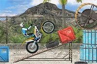 Jazdi na motorke a prekonávaj zložité prekážky na trati