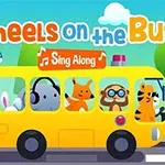 Žltý autobus s animovanými zvieratkami ako slon, líška, medveď a tiger s názvom Wheels on the Bus na pozadí