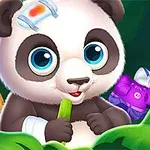 Roztomilá kreslená panda s lekárskou náplasťou na hlave a oblečením v pozadí, drží zelenú tyčinku