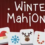 Zimná tematika s nápisom Winter Mahjong na červenom pozadí a obrázkami vianočnej čiapky, snehovej vločky, soba, cukrovej paličky, venca a darčeka