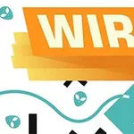 Nápis WIRE na oranžovom pozadí s geometrickými tvarmi a modro-zeleným vodičom