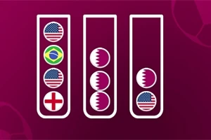Na tmavoružovom pozadí sú tri biele trubice obsahujúce ikony vlajok USA, Kataru, Brazílie a Anglicka
