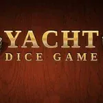 Názov Yacht Dice Game so zlatými písmenami na drevenom pozadí s dvoma kockami na stranách